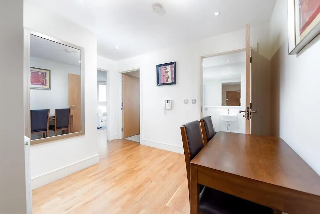 Canary Wharf By Capital London Apartment